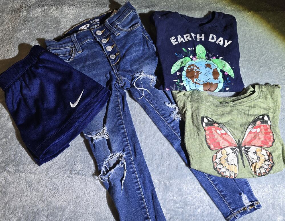 Girls Clothing lot, Pants, Shorts & 2 Shirts. Size 5/6